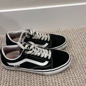 Vans low tops old skool shoe, women's size 7, men's size 5.5